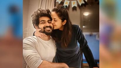 শীঘ্রই সামাজিক মতে বিয়ে করতে চলেছেন মিমি-ওম, তার আগেই বলিউড স্টাইলে ঘনিষ্ঠতায় মত্ত সেলেব জুটি