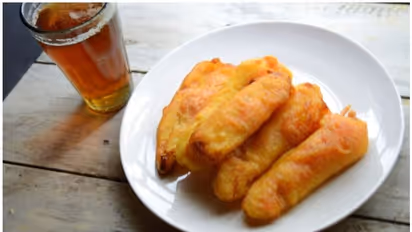 വെെകിട്ട് ചൂട് ചായയോടൊപ്പം തകർപ്പൻ പഴംപൊരി കഴിച്ചാലോ...?