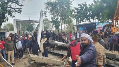 आत्मा की शांति के लिए लोग कर रहे थे ईश्वर का पाठ, चंद सेकेंड में धसी जमीन, फिर ओर मची  चीख पुकार