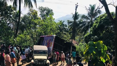 ಮದುವೆ ದಿಬ್ಬಣ ಹೊರಟಿದ್ದ ಕೊಡಗಿನ ಬಸ್ ಕೇರಳದಲ್ಲಿ ಅಪಘಾತ