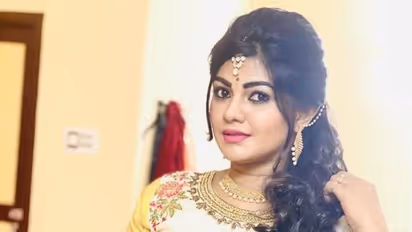 இவங்களுக்கு திருமணம் ஆகிடுச்சா? கர்ப்பமாக இருப்பதாக 'ரோஜா' சீரியல் நடிகை வெளியிட்ட தகவல்..!