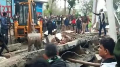 ഉത്തർപ്രദേശിൽ സംസ്കാര ചടങ്ങിനിടെ ശ്മശാനത്തിന്റെ മേൽക്കൂര തകർന്നുവീണ് 16 പേർ മരിച്ചു