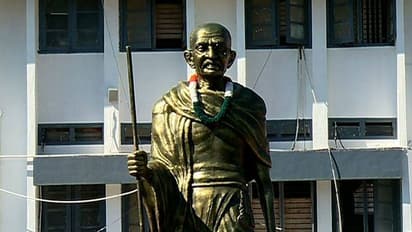 സംസ്ഥാനത്തെ ഏറ്റവും വലിയ വെങ്കല ഗാന്ധിപ്രതിമ കാസർകോട്ട്