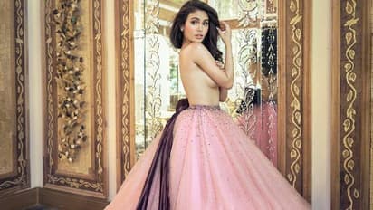 ഇത് പുതുവർഷത്തിലെ ഫാഷന് സ്റ്റേറ്റ്മെന്റ്; ടോപ്ലെസ് ചിത്രവുമായി നടി ഇവാന