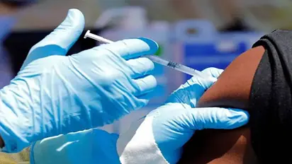 ஒட்டுமொத்த உலக நாடுகளையும் வாயடைக்க செய்த இந்தியா.. 100 கோடி  கொரோனா தடுப்பூசி செலுத்தி சாதனை.