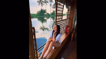 കേരളത്തില്‍ ആഘോഷമാക്കി സോനാക്ഷി സിൻഹ- ചിത്രങ്ങള്‍