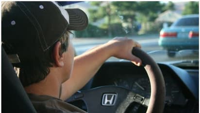 మైనర్ డ్రైవింగ్ చేశాడని తల్లిదండ్రులకు జైలు శిక్ష, రూ. 25 వేల జరిమానా