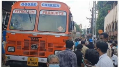 കോഴിക്കോട് ടാങ്കർ ലോറി കയറി സ്കൂട്ടർ യാത്രക്കാരൻ മരിച്ചു