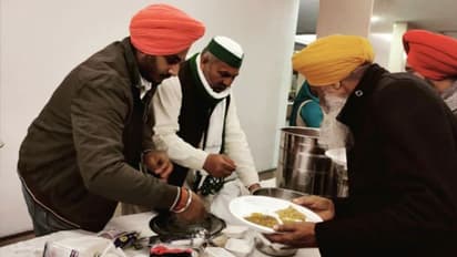 'നിങ്ങൾ നിങ്ങളുടെ ആഹാരം കഴിക്കൂ, ഞങ്ങൾ ഞങ്ങളുടേത് കഴിക്കാം', മന്ത്രിമാർക്കൊപ്പമുള്ള ഭക്ഷണം നിരസിച്ച് കർഷകർ