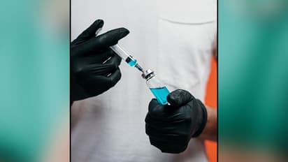 করোনা-টিকাকরণ সম্পর্কিত প্রয়োজনীয় ১০টি তথ্য, জেনে নিন কীভাবে আপনি পেতে পারেন টিকা