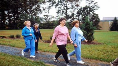 60 வயதுக்கு பின் பெண்கள் 'எத்தனை' காலடிகள் வாக்கிங் போகனும்? இதோ அறிவியல் உண்மை!! 