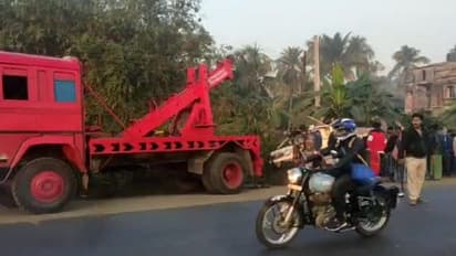 পিকনিক করতে গিয়ে মর্মান্তিক দুর্ঘটনা, গাড়িতে পাথর বোঝাই লরির ধাক্কা, মহিলা সহ মৃত ৪