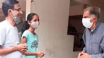 रतन टाटा ने पेश की मिसाल: 150 किमी कार से सफर कर बीमार कर्मचारी से मिलने उसके घर पहुंचे, हर कोई हैरान