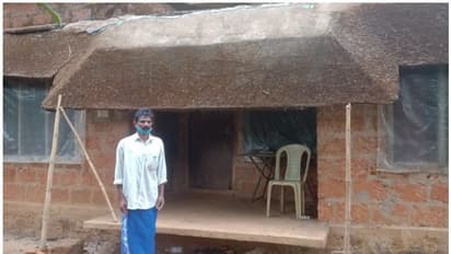 വീടിന്റെ ഒരു ഭാഗം തകര്ന്ന് വീണു; അന്തിയുറങ്ങാന് പേടിച്ച് ഒരു കുടുംബം