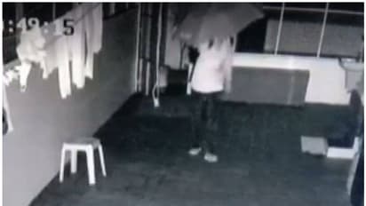 'കുടപിടിച്ച്' കള്ളന്‍; വയനാട്ടില്‍ നെട്ടോട്ടമോടി പൊലീസ്