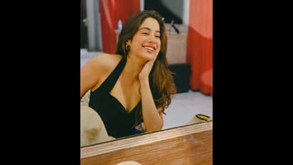 বাবাকে রীতিমত মিথ্যে বলে বাড়ি থেকে পালিয়েছিলেন জাহ্নবী, করিনার সাামনে রহস্য ফাঁস