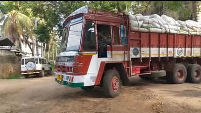 గుంటూరు శివారులో లారీడ్రైవర్ అమానుషం... చెత్తకాగితాలు ఏరుకునే మహిళ దుర్మరణం