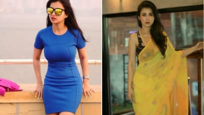 নীল শরীরের খাঁজে উপচে পড়ছে যৌবন, Sexy কোমরের 'Curves'-এ শিহরণ জাগালেন মনামী