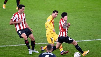 ഇരട്ട ഗോളുമായി മെസി, ജയത്തോടെ ബാഴ്സ ആദ്യ നാലില്; സീരി എയില് മിലാന് ടീമുകള്ക്ക് തോല്വി