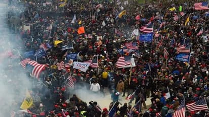 दुनिया के सबसे ताकतवर देश की 20 शॉकिंग तस्वीरें, हार की बौखलाहट में ट्रंप समर्थकों ने मचाया तांडव