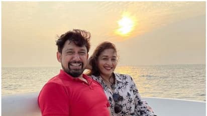 'കടലും കാറ്റും സൂര്യാസ്തമയവും ചേര്ന്നൊരു നല്ലൊരു തുടക്കം', ഭര്ത്താവിനൊപ്പം മാധുരി ദീക്ഷിത്