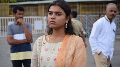 భూముల కోసం కాదు.. పెద్ద తలకాయల స్కెచ్: భూమా మౌనిక సంచలన వ్యాఖ్యలు