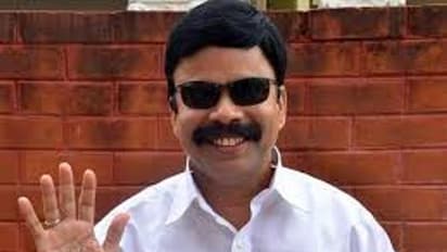 15 கோடி செக் மோசடி..! பவர்ஸ்டார் ஸ்ரீனிவாசனுக்கு பிடிவாரண்ட் பிறப்பித்த நீதிமன்றம்!