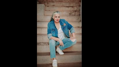 എന്തൊരു മേക്കോവർ; അടിപൊളി ലുക്കിൽ രാജിനി ചാണ്ടി !