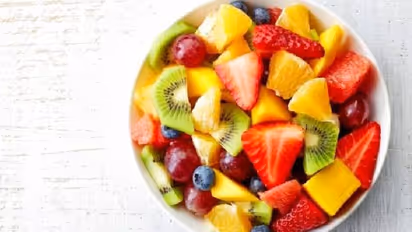 തണുപ്പ് കാലത്ത് ​ഗർഭിണികൾക്ക് ഏതൊക്കെ പഴങ്ങൾ കഴിക്കാം...?