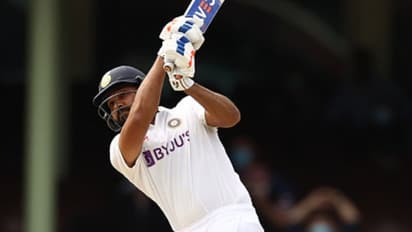 ഓസീസിനെതിരെ അപൂര്വനേട്ടം സ്വന്തമാക്കി രോഹിത് ശര്മ