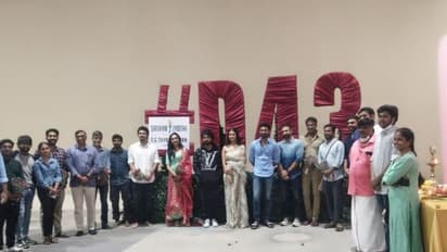 தனுஷ் உடன் ஜாலியாக சிரித்து பேசிய படி மாளவிகா மோகனன்... தாறுமாறு வைரலாகும் போட்டோஸ்...!