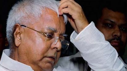 లాలూ ప్రసాద్ యాదవ్ తో పాటు మరో 15 మందిపై సీబీఐ చార్జిషీట్ దాఖ‌లు