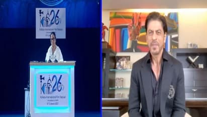 মুখ্যমন্ত্রী মমতা বন্দ্যোপাধ্যায়ের পায়ে হাত দিয়ে প্রণাম, KIFF-এর অন্দরমহলে নিয়ে গেলেন রাজ