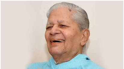 മുൻ വിദേശകാര്യമന്ത്രിയും കോൺഗ്രസ് നേതാവുമായ മാധവ് സിംഗ് സോളങ്കി അന്തരിച്ചു