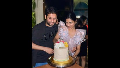 లవ్లీ వైఫ్ షాలిని బర్త్ డే గ్రాండ్ గా సెలెబ్రేట్ చేసిన నితిన్.. వైరల్ అవుతున్న ఫోటోలు!