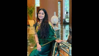 സാരി അഴകിൽ സുന്ദരിയായി നവ്യ; 'ചന്തമുള്ള പെൺകൊടി'യെന്ന് ആരാധകർ, ചിത്രങ്ങൾ