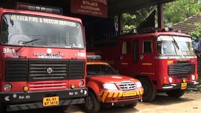 അബദ്ധത്തില് ശുചിമുറിയിലെ ക്ലോസറ്റില് കാല് കുടുങ്ങിയ പ്ലസ് വണ് വിദ്യാര്ത്ഥിനിയെ രക്ഷപ്പെടുത്തി