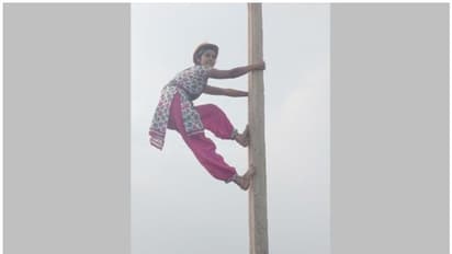 ചരിത്രം കുറിച്ച് തെലങ്കാന, ഇനിയീ സ്ത്രീകളും പോസ്റ്റില്‍ കയറും, ലൈൻമാൻ മാത്രമല്ല സംസ്ഥാനത്ത് ഇനി ലൈൻവിമനും