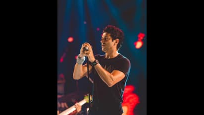 'എന്റെ കൈ നീ കോര്‍ത്തുപിടിക്കുന്നതില്‍ ഞാൻ ഭാഗ്യവതിയാണ്', ഫര്‍ഹാനോട് കാമുകി