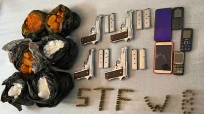 ভোটের আগে বাড়ল উদ্বেগ, প্রচুর আগ্নেয়াস্ত্র-বিস্ফোরক তৈরির মশলা বাজেয়াপ্ত করল পুলিশ