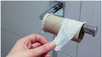 ഓഫീസ് സമയത്ത് ഒന്നിൽ കൂടുതൽ തവണ ടോയ്ലെറ്റിൽ പോകുന്ന ജീവനക്കാരില് നിന്നും പിഴ ചുമത്തി ഒരു ചൈനീസ് കമ്പനി