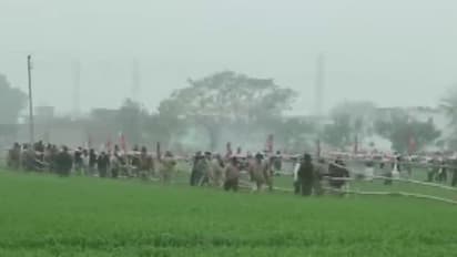 দিল্লিতে আত্মঘাতী অন্নদাতা, হরিয়ানাতে কৃষকদের আটকাতে কাঁদানে গ্যাস পুলিশের