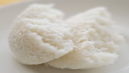 मात्र 4 मिनट में बनाएं रुई जैसी सॉफ्ट इडली, घंटों चावल-दाल भिगोने और पीसने की झंझट से आजादी