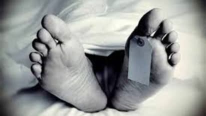 തട്ടുകടയ്ക്ക് മുകളിലേക്ക് കാര്‍ ഇടിച്ചുകയറി, മധ്യവയസ്കയ്ക്ക് ദാരുണാന്ത്യം, കാര്‍ നിര്‍ത്താതെ പോയി