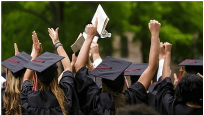 വിധവകളുടെ മക്കളുടെ ഉന്നതവിദ്യാഭ്യാസത്തിന് 'പടവുകൾ'; കുടുംബത്തിലെ രണ്ട് പേർക്ക് ധനസഹായം; അപേക്ഷിക്കാം