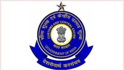 'മറുപടി നൽകണം', സ്വർണ്ണക്കടത്ത് കേസിൽ കസ്റ്റംസ് നോട്ടീസ് യുഎഇ എംബസിക്ക് കൈമാറി വിദേശകാര്യമന്ത്രാലയം