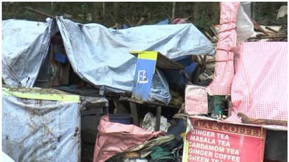 മൂന്നാറില് പെട്ടിക്കടകളുടെ കയ്യേറ്റം ഒഴിപ്പിച്ചു; വ്യാപക പരാതി