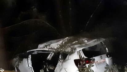 ఒంటిమిట్ట చెరువులోకి దూసుకెళ్లిన కారు.. ఇద్దరు మృతి..