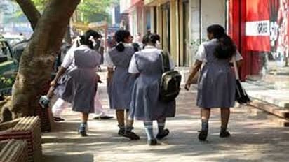 10 ತಿಂಗಳ ಬಳಿಕ ಶಾಲಾ-ಕಾಲೇಜು ಓಪನ್‌ ಆದ್ರೂ ಬಾರದ ವಿದ್ಯಾರ್ಥಿಗಳು..!