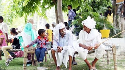 ಸರ್ಕಾರದ ಆದೇಶಕ್ಕೆ ಕಿಮ್ಮತ್ತೇ ಇಲ್ಲ: ಈ ಊರಿನ ಮಂದಿಗೆ ಹೇಳೋರಿಲ್ಲ, ಕೇಳೋರಿಲ್ಲ..!